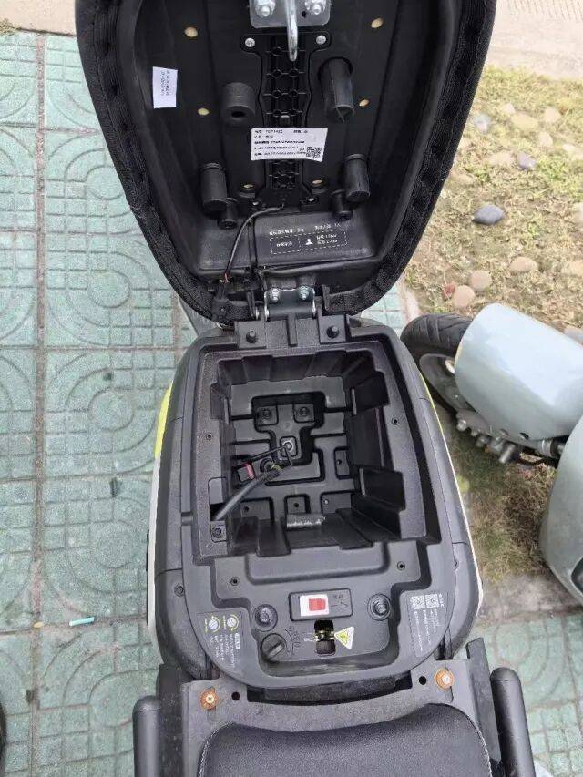 司機(jī)為了能在車上做飯吃<strong></p>
<p>宏鑫機(jī)械設(shè)備有限公司
</strong>，竟然想出這種“妙招”！被抓時(shí)很后悔:宏鑫機(jī)械設(shè)備有限公司
