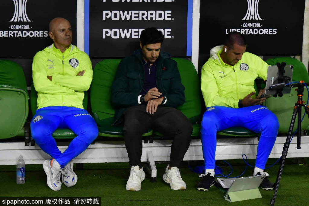 傷退！阿蘇埃無(wú)法堅(jiān)持被擔(dān)架抬出場(chǎng)<strong></p>
<p>宏鑫機(jī)械設(shè)備有限公司
</strong>，米內(nèi)羅時(shí)隔4個(gè)月再度登場(chǎng)的背后故事與戰(zhàn)術(shù)解析:宏鑫機(jī)械設(shè)備有限公司
